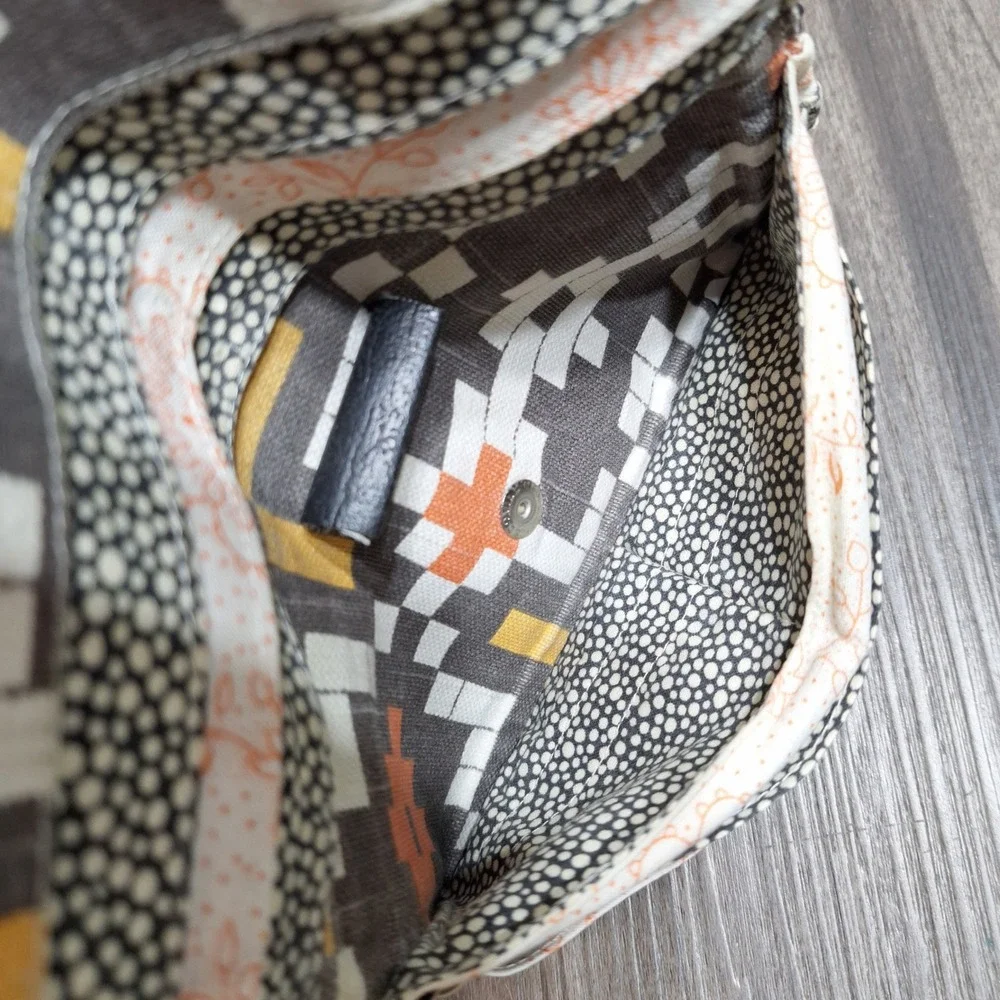 Rebekah Scott Designs Geometric Fabric Bifold Wallet Gray Orange Black Snap Zip